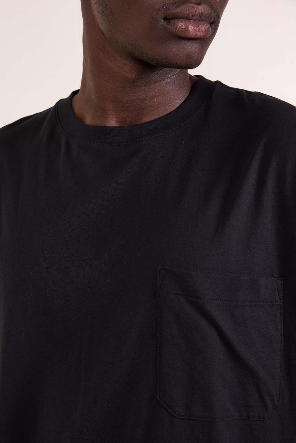 תמונת תקריב דוגמן של חולצת טי