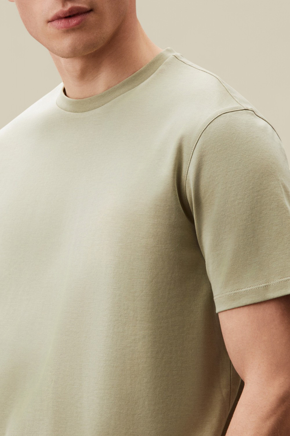 תמונת תקריב דוגמן של חולצת טי