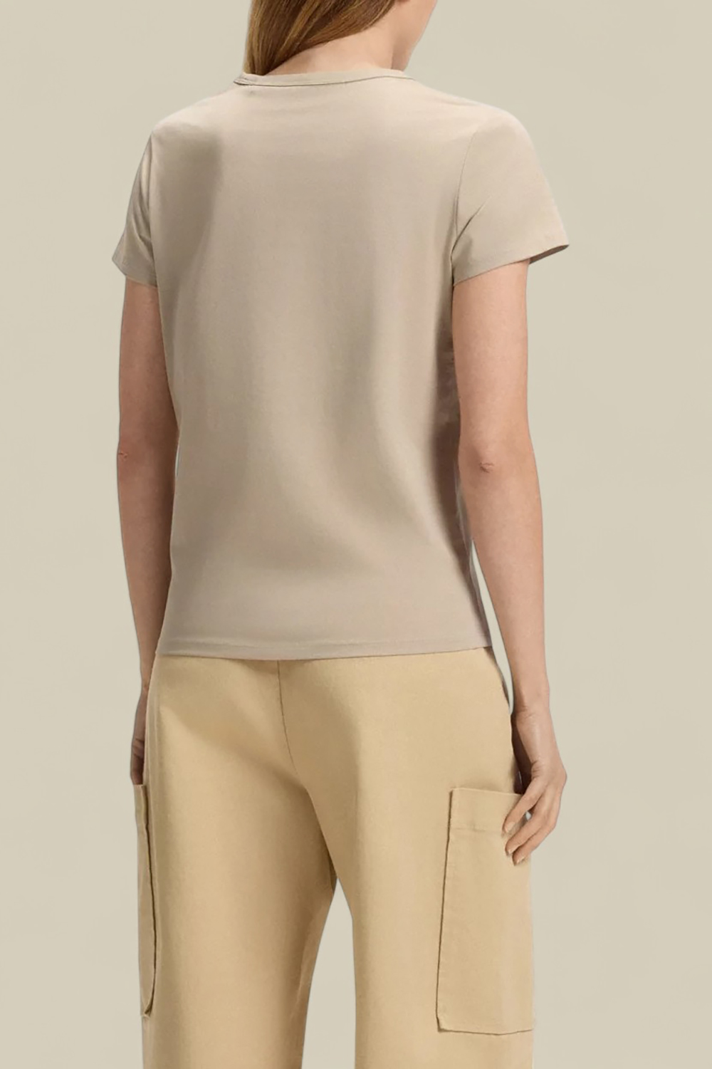 תמונת דוגמן אחורית של חולצת טי