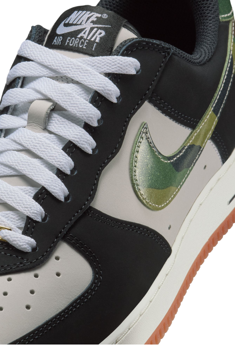תמונת פנים של נעלי סניקרס אייר פורס 1