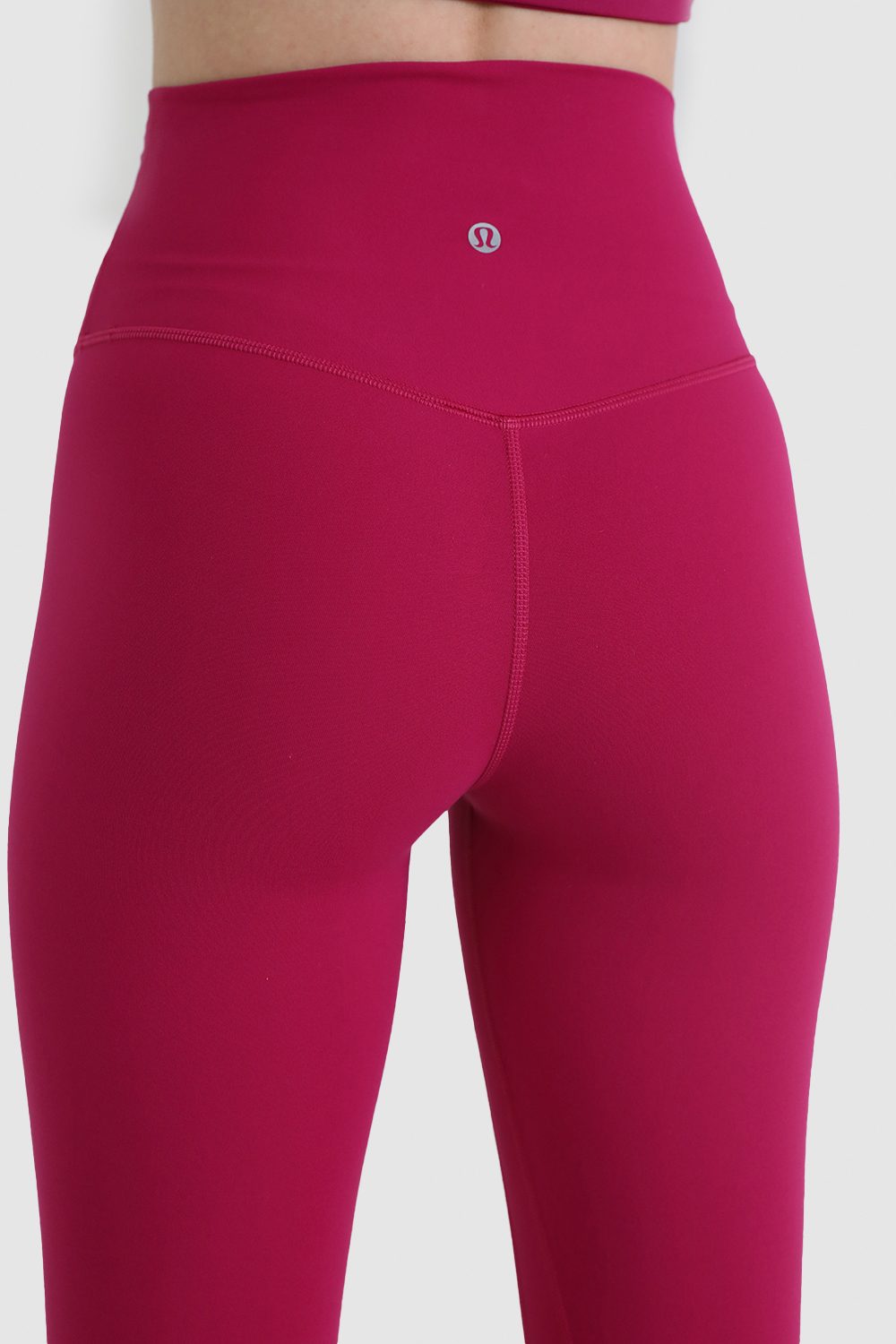 תמונת תקריב דוגמן של Align™ High-Rise Pant 25