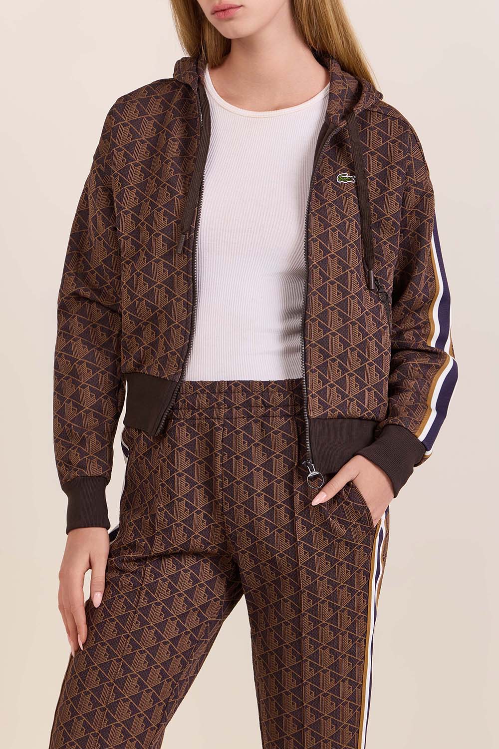 תמונת דוגמן קידמית של סווטשירט קפוצ'ון