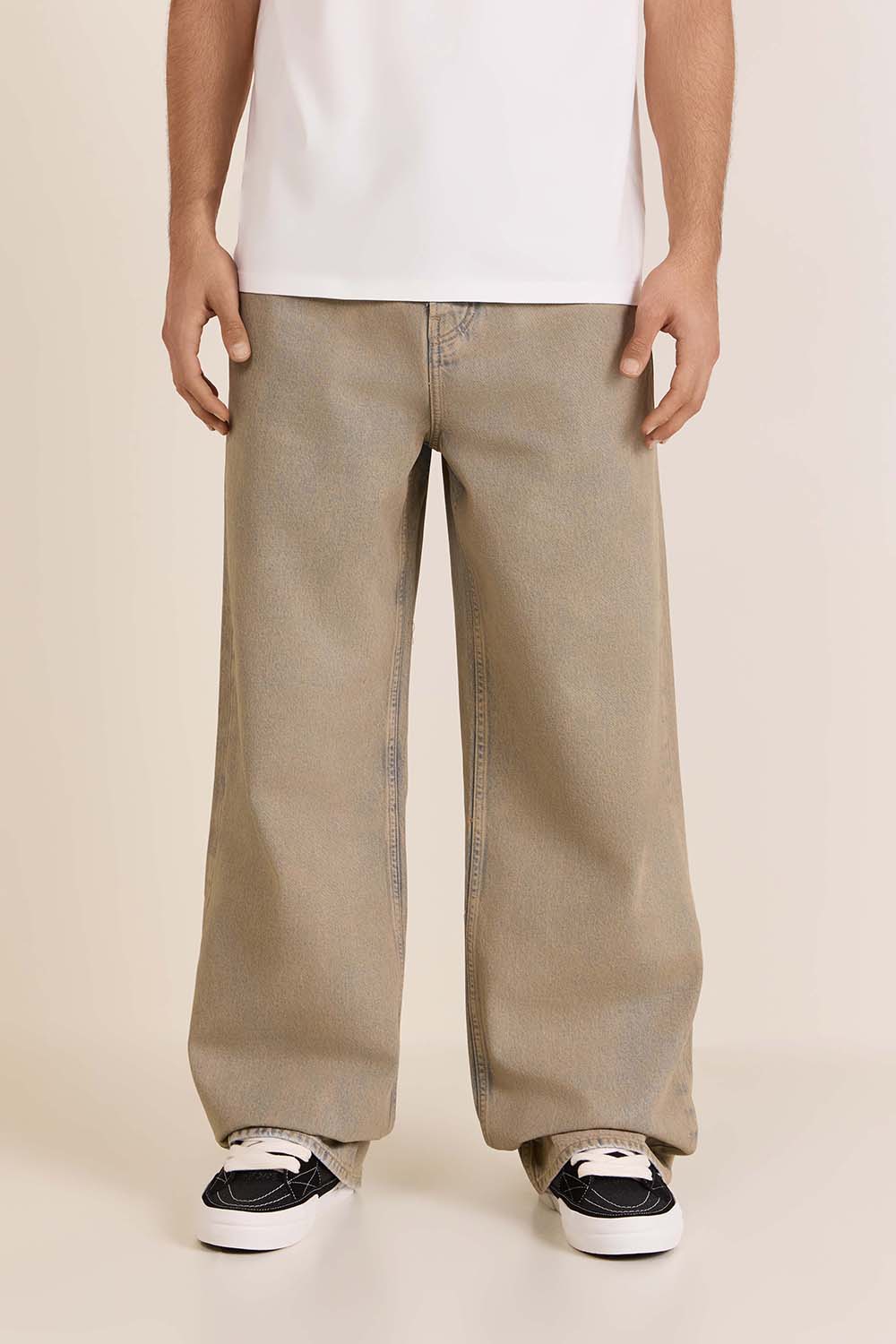 תמונת דוגמן קידמית של מכנסי ג'ינס באגי