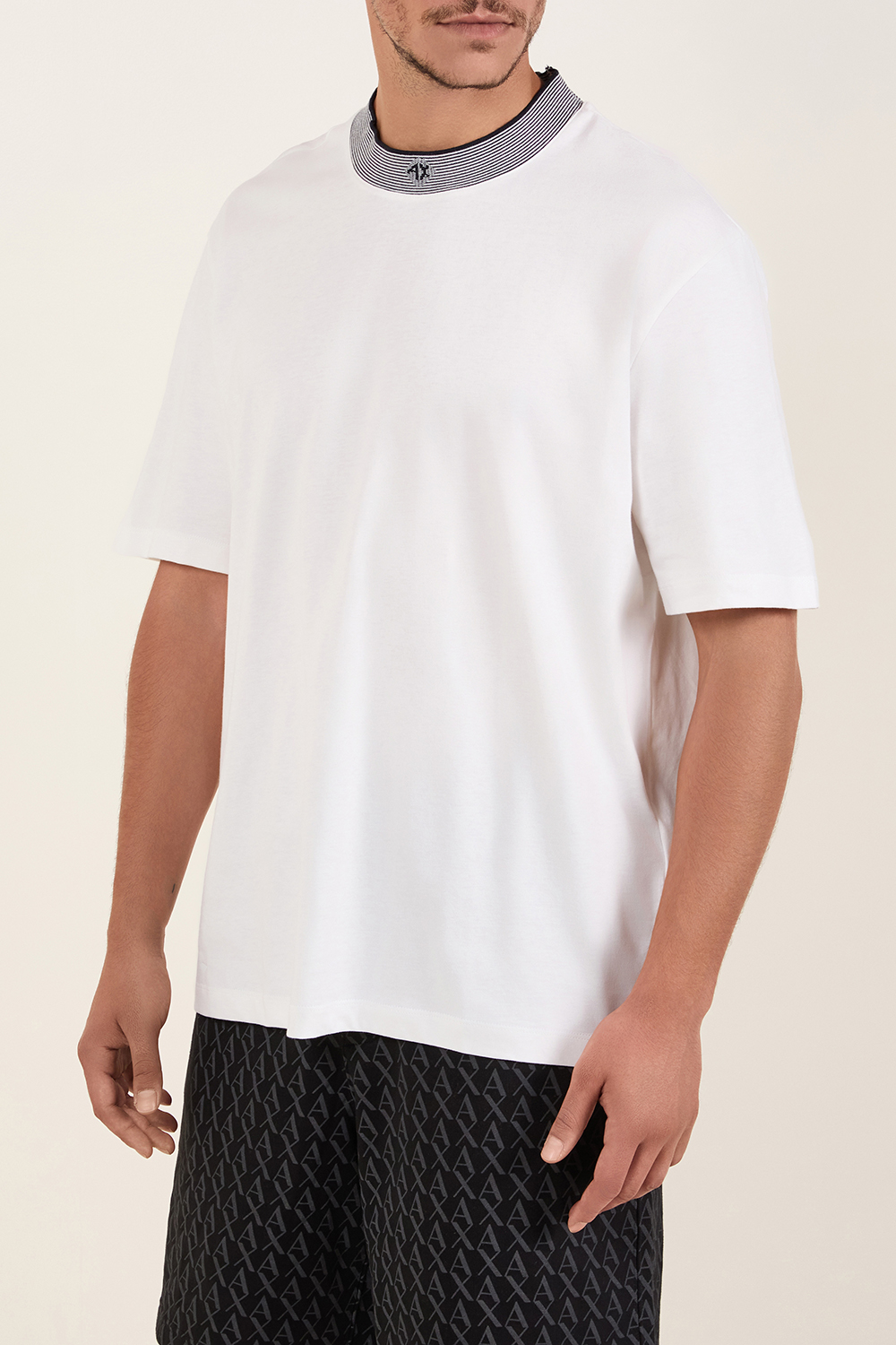 תמונת דוגמן קידמית של חולצת טי