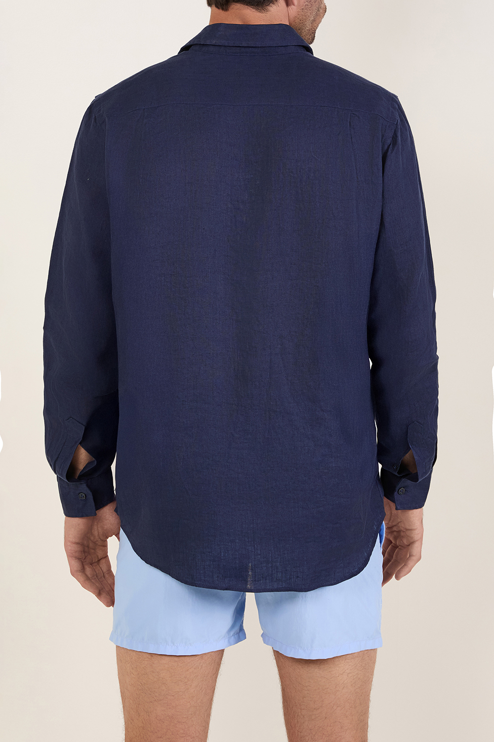 תמונת דוגמן אחורית של חולצת פשתן