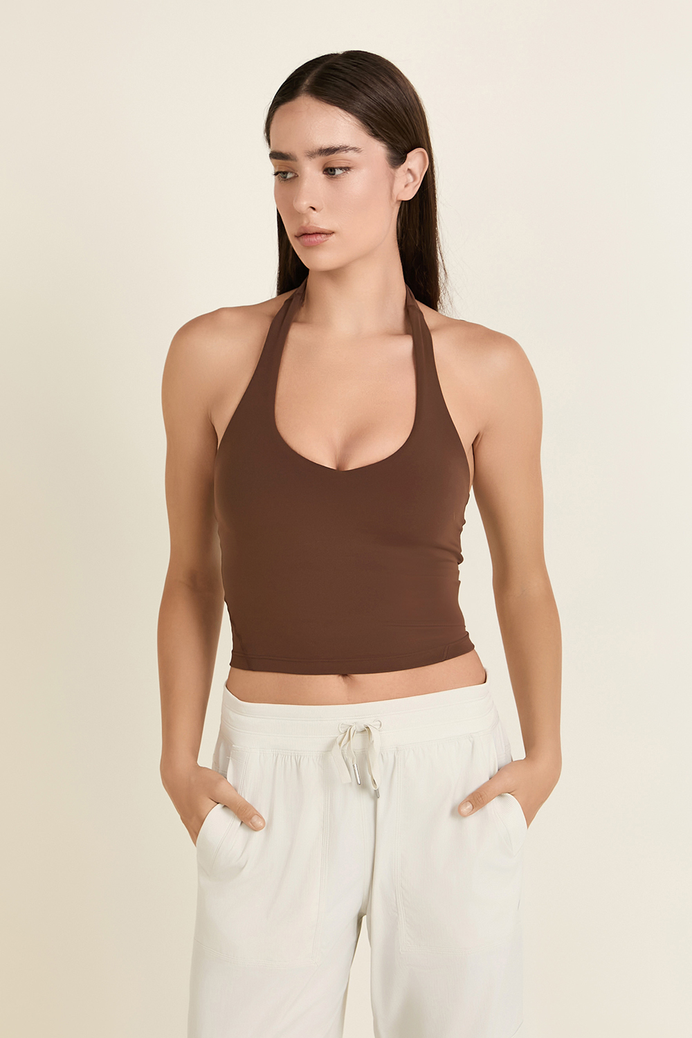 תמונת דוגמן קידמית של Align™ Halter Tank Top