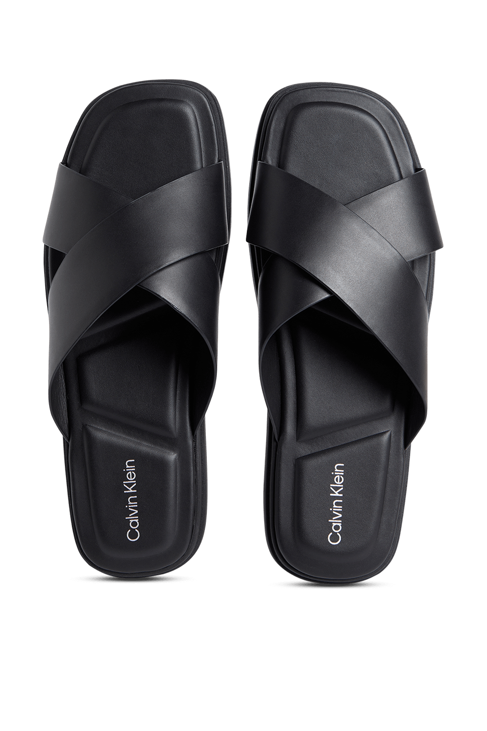 תמונת תקריב של סנדלי סליידס