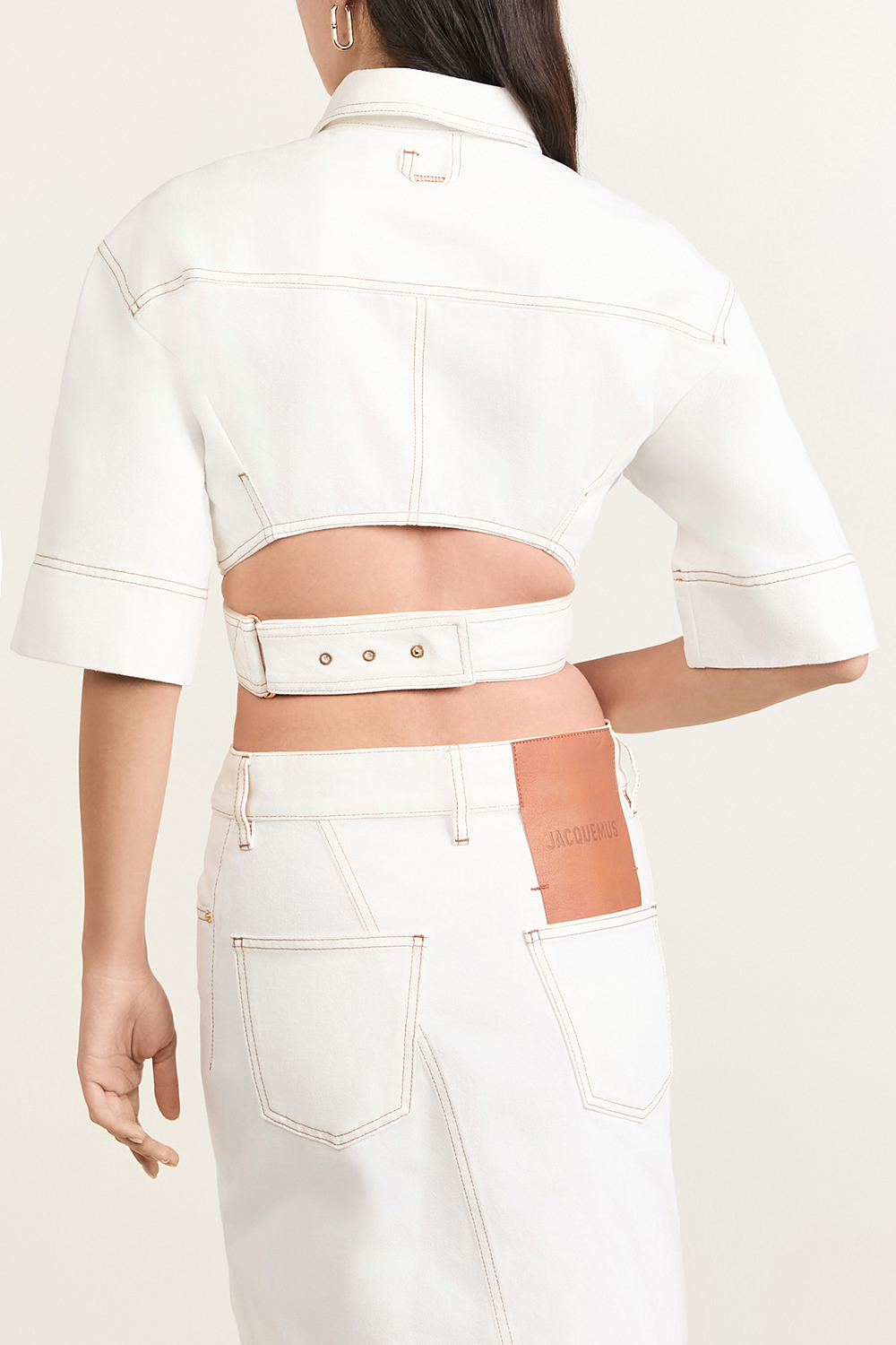 תמונת דוגמן אחורית של ז'קט ג'ינס קאט אאוט