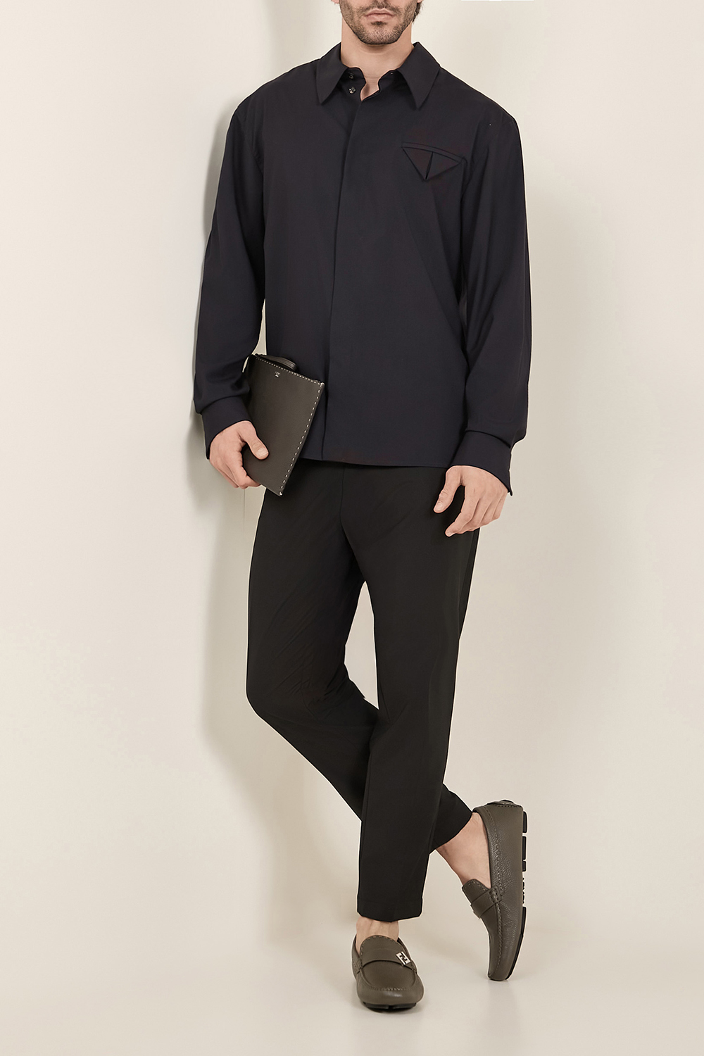 תמונת דוגמן קידמית של נעלי מוקסינים