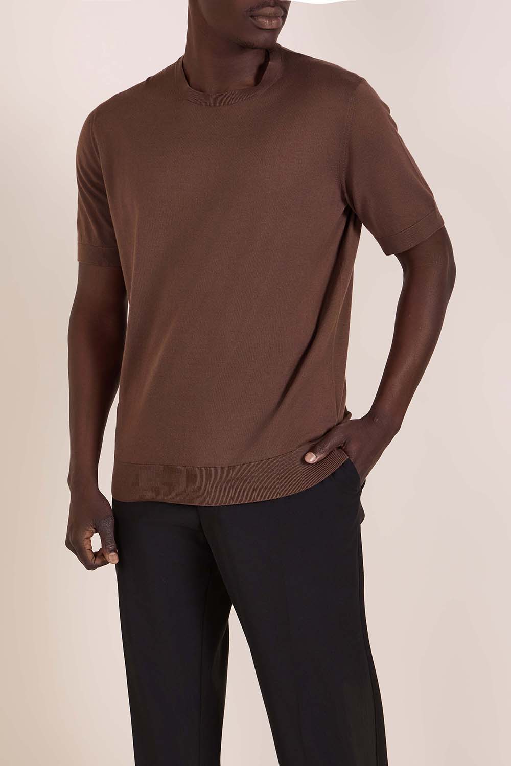 תמונת דוגמן קידמית של חולצת טי