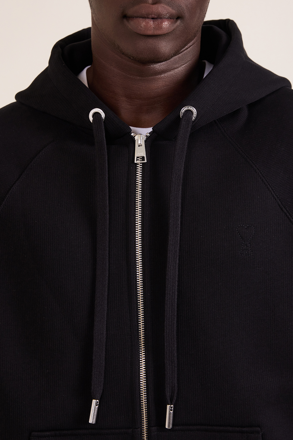 תמונת תקריב דוגמן של ז'קט קפוצ'ון