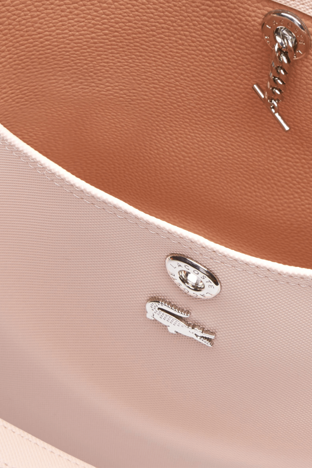 תמונת פנים של תיק נשיאה ורוד עם פאוץ' תואם