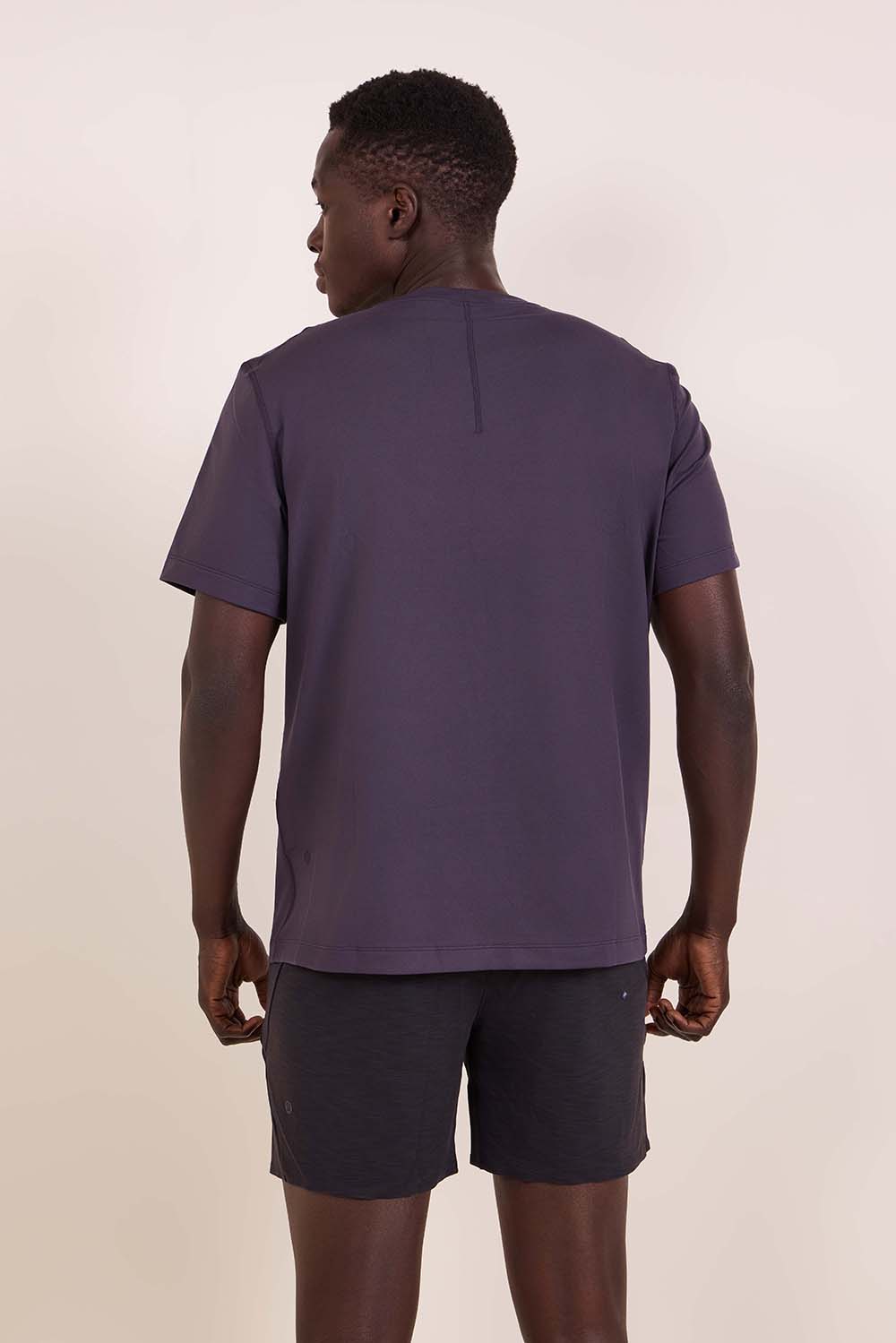 תמונת דוגמן אחורית של Soft Jersey Short-Sleeve Shirt