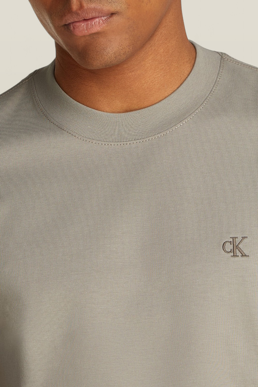 תמונת תקריב דוגמן של חולצת טי