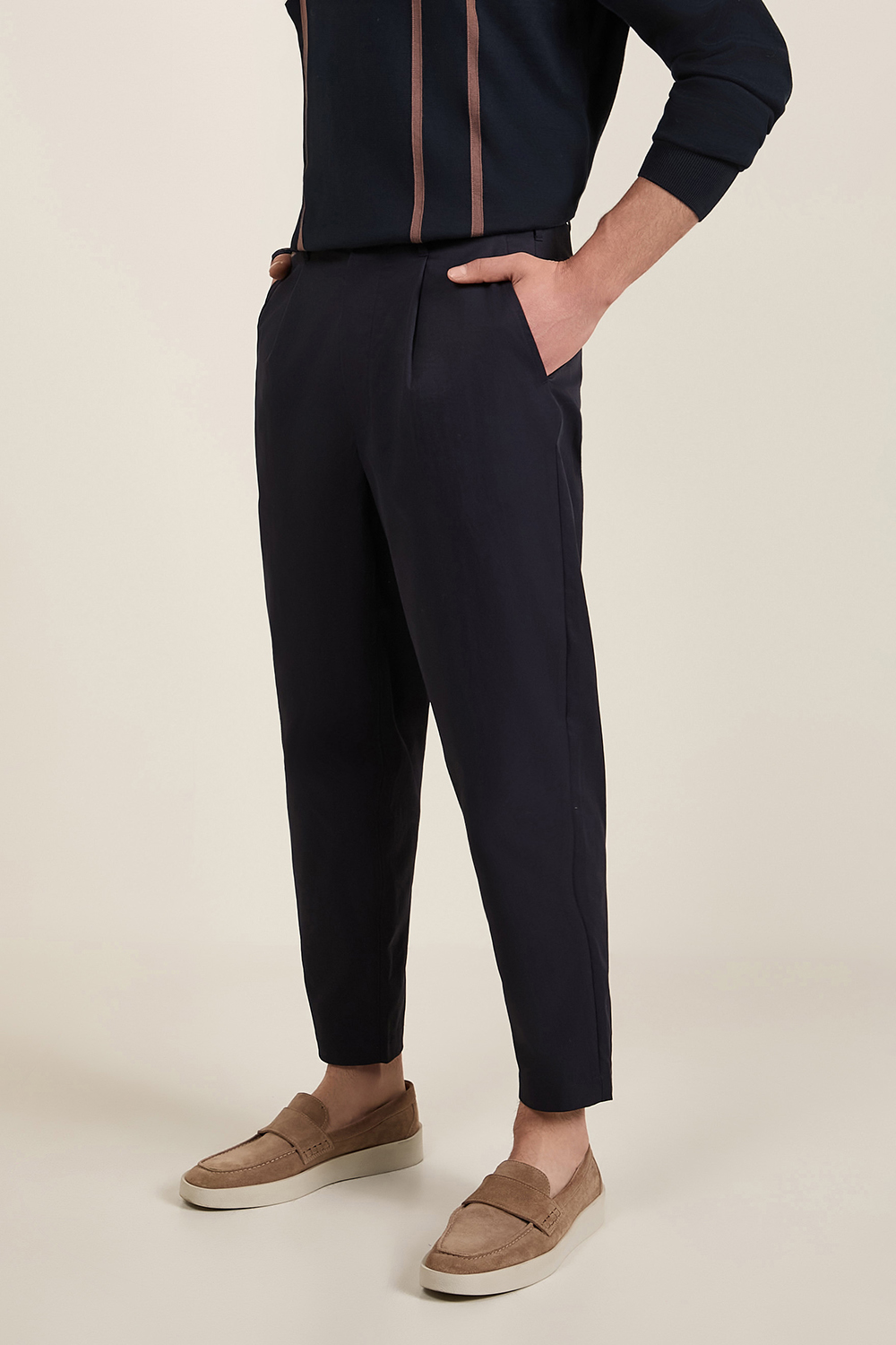 תמונת דוגמן קידמית של מכנסיים ארוכים