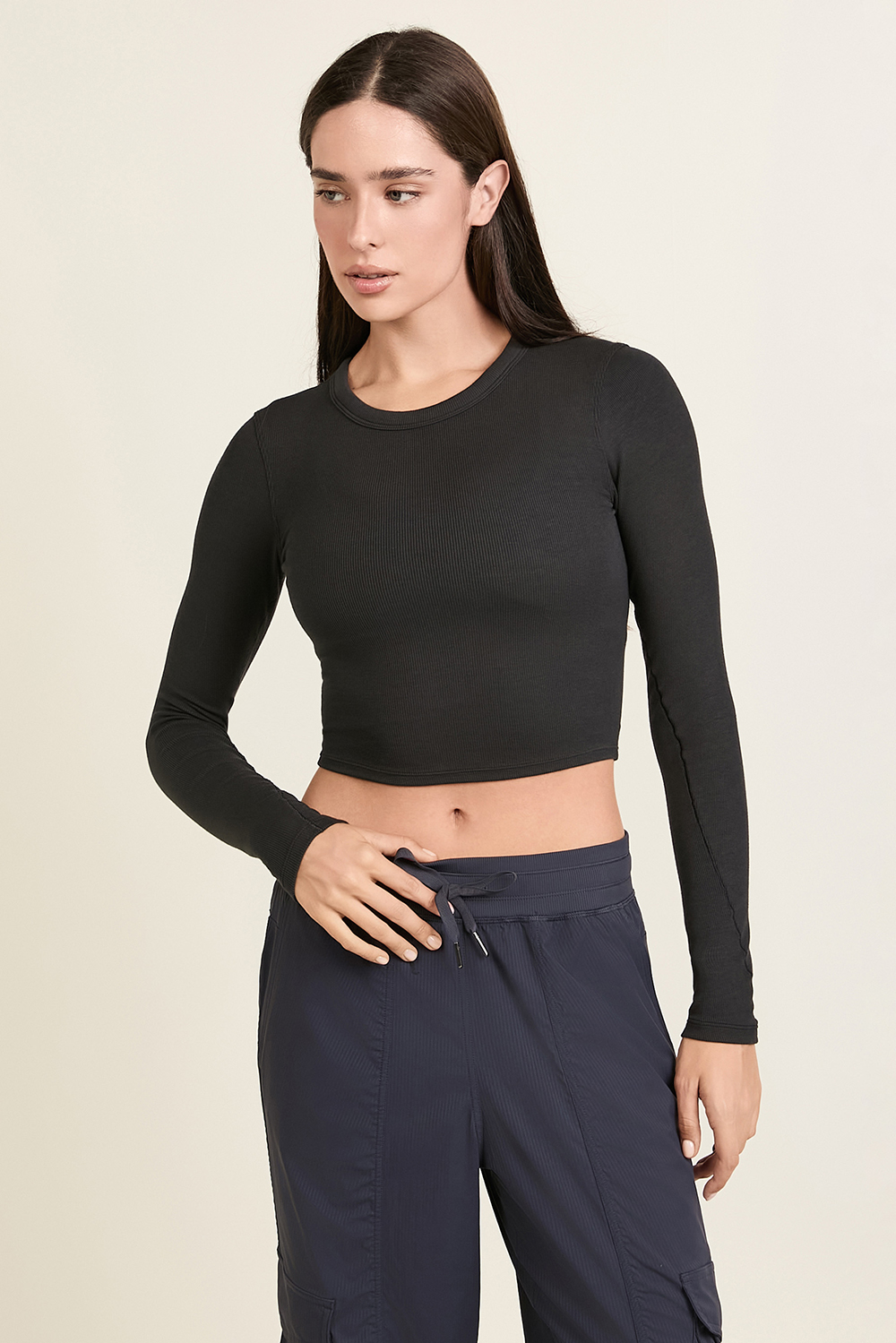 תמונת דוגמן קידמית של Hold Tight Straight-Hem Cropped Long-Sleeve Shirt