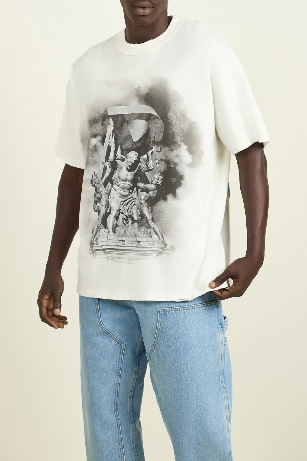 תמונת דוגמן קידמית של חולצת טי אטלס אוברסייז