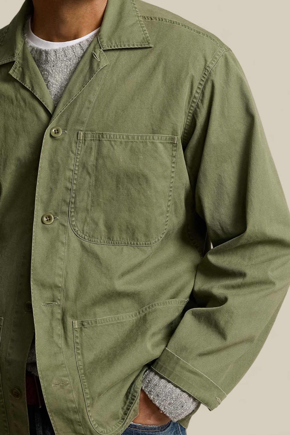 תמונת תקריב דוגמן של חולצת  ז'קט