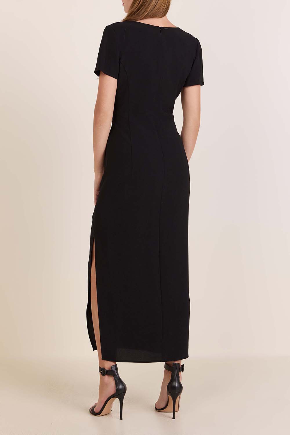 תמונת דוגמן אחורית של שמלת מידי