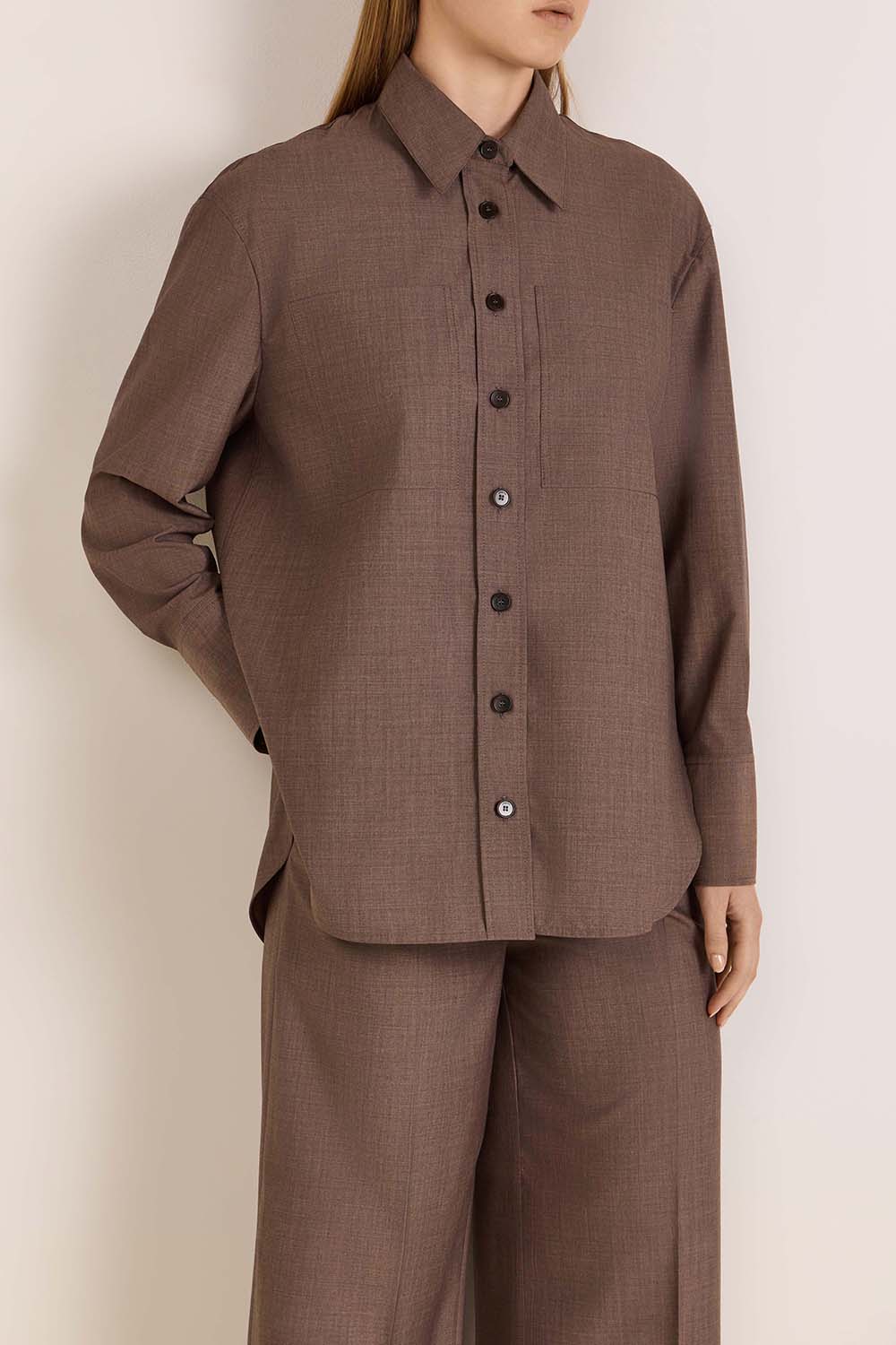 תמונת דוגמן קידמית של חולצת כפתורים מצמר