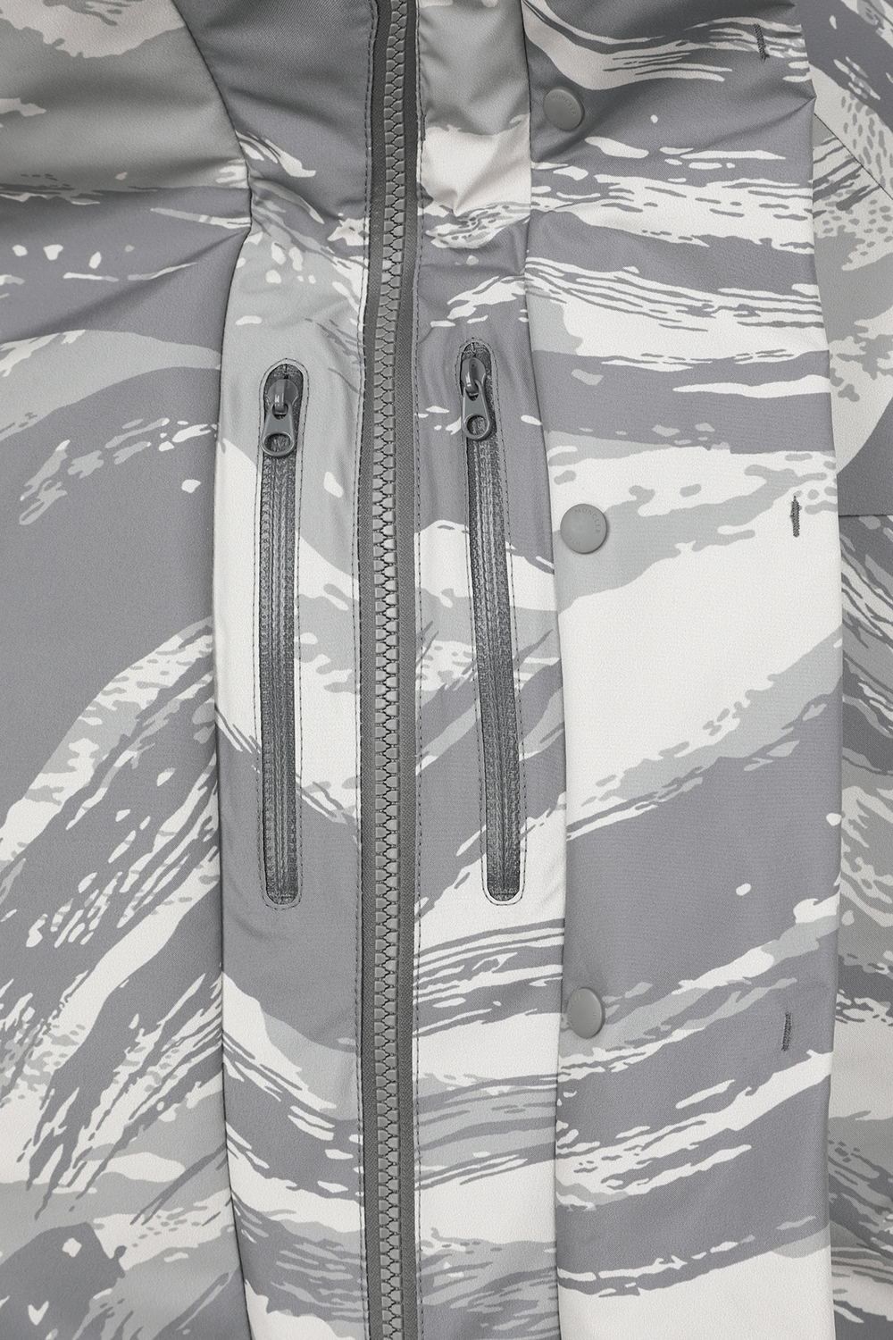 תמונה אחורית של מונקלר X הייק וסט פוך בהדפס קמופלאז' 