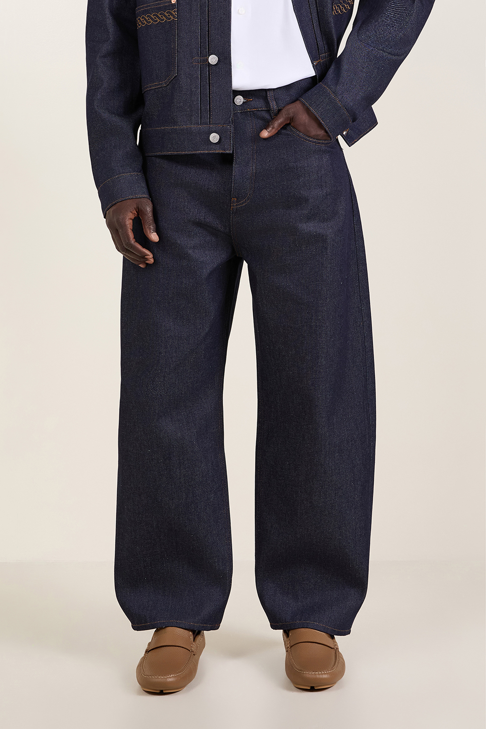 תמונת דוגמן קידמית של מכנסי גינס בגזרת באגי