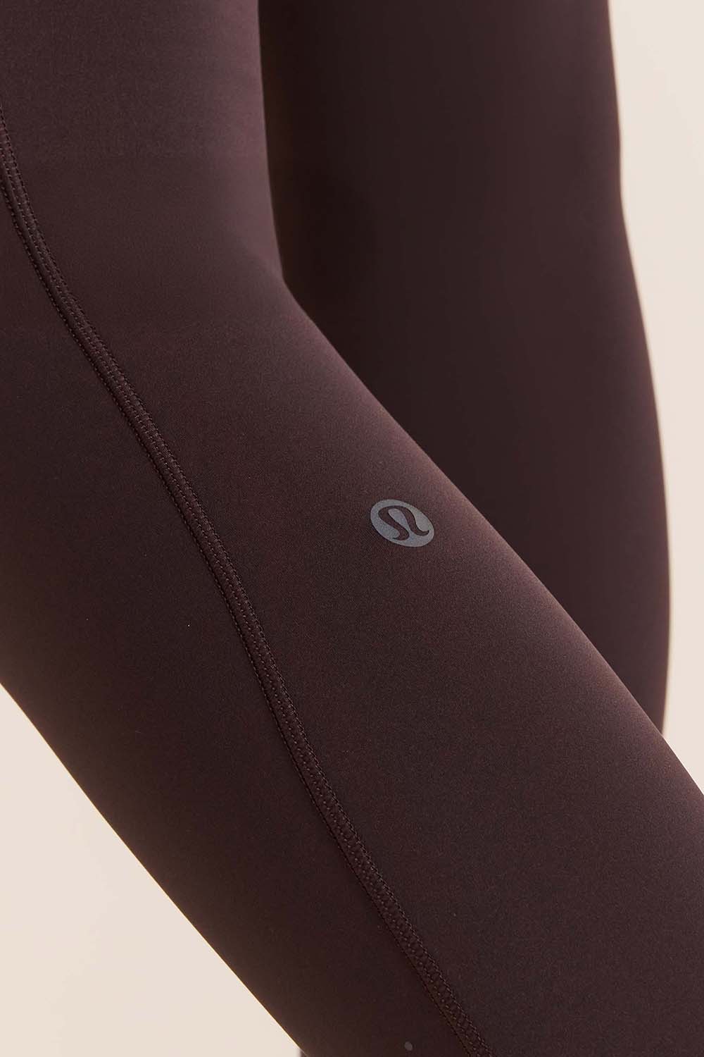 תמונת תקריב דוגמן של Fast and Free High-Rise Tight 25