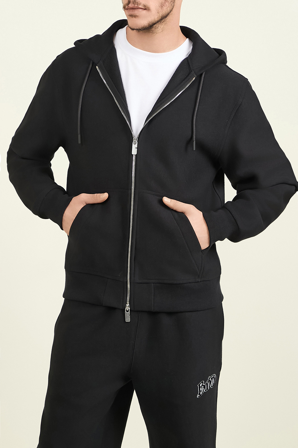 תמונת דוגמן קידמית של סווטשירט קפוצ'ון עם רוכסן