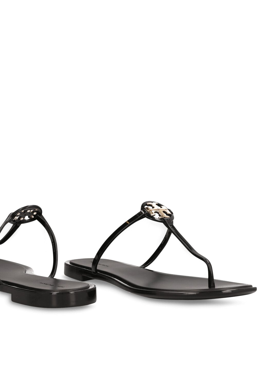 תמונת תקריב של כפכפי מילר שקופים עם לוגו מיני