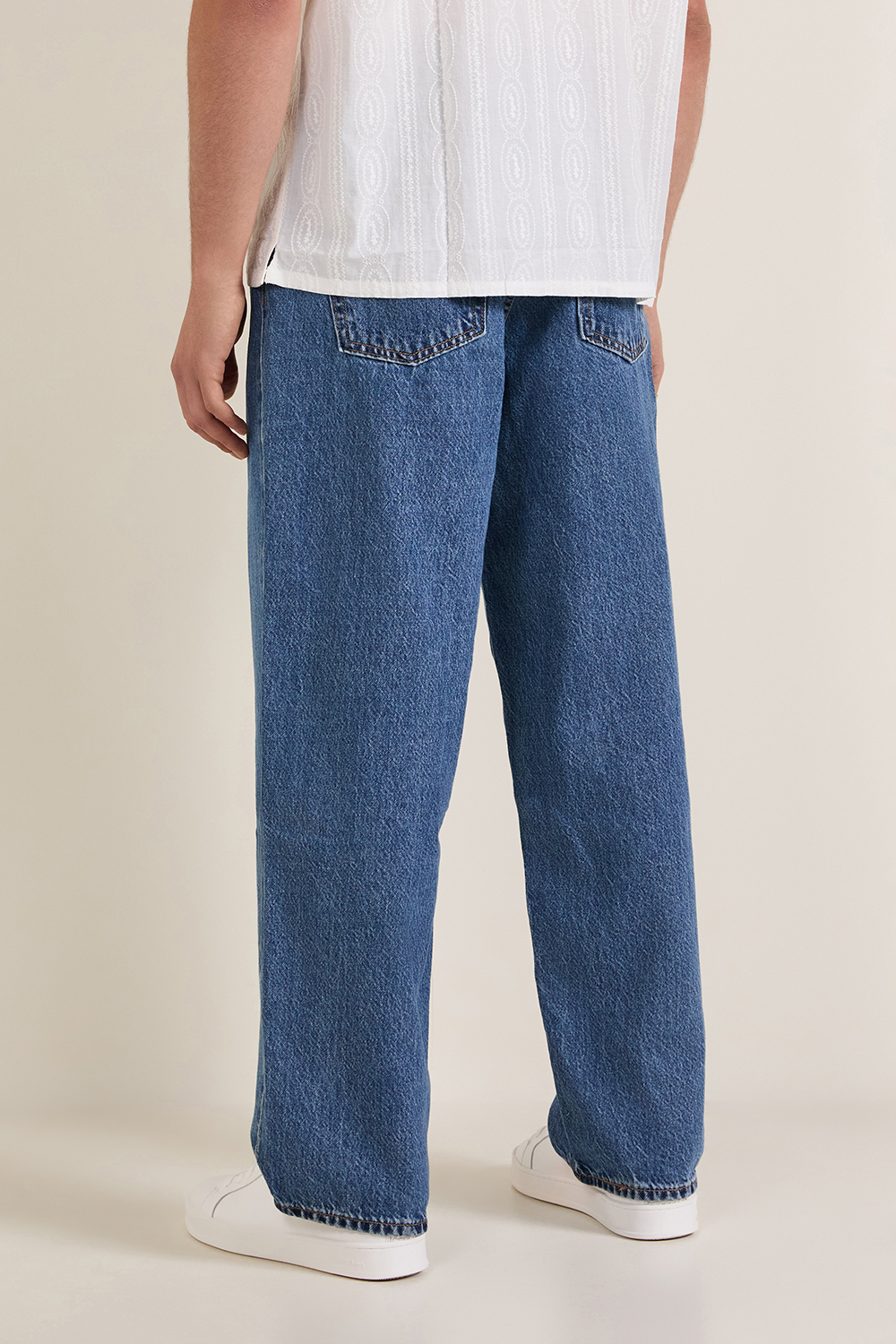 תמונת דוגמן אחורית של מכנסי ג'ינס באגי 578 בגזרה ישרה