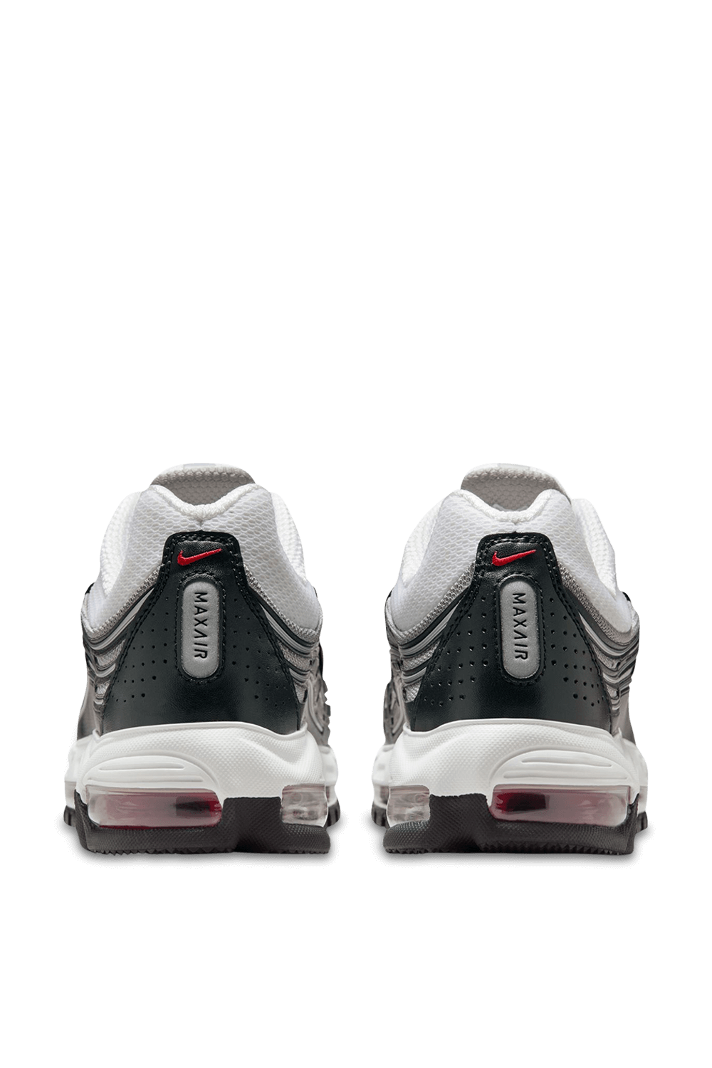 תמונת תקריב של נעלי סניקרס אייר מקס טי. אל 2.5