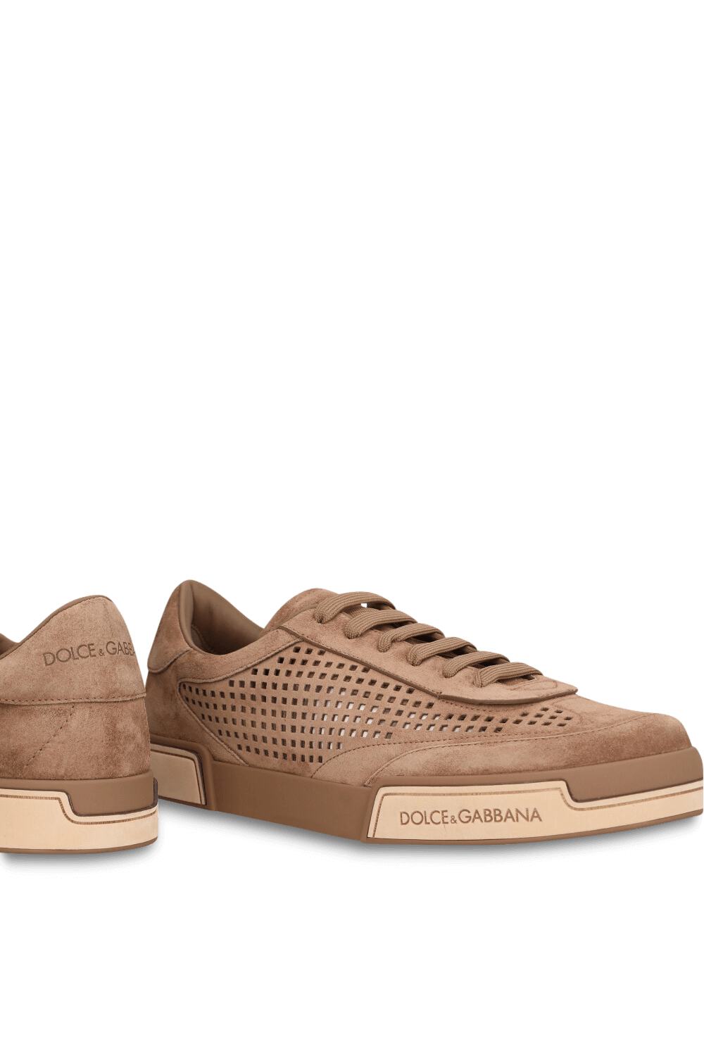 תמונה אחורית של נעלי סניקרס