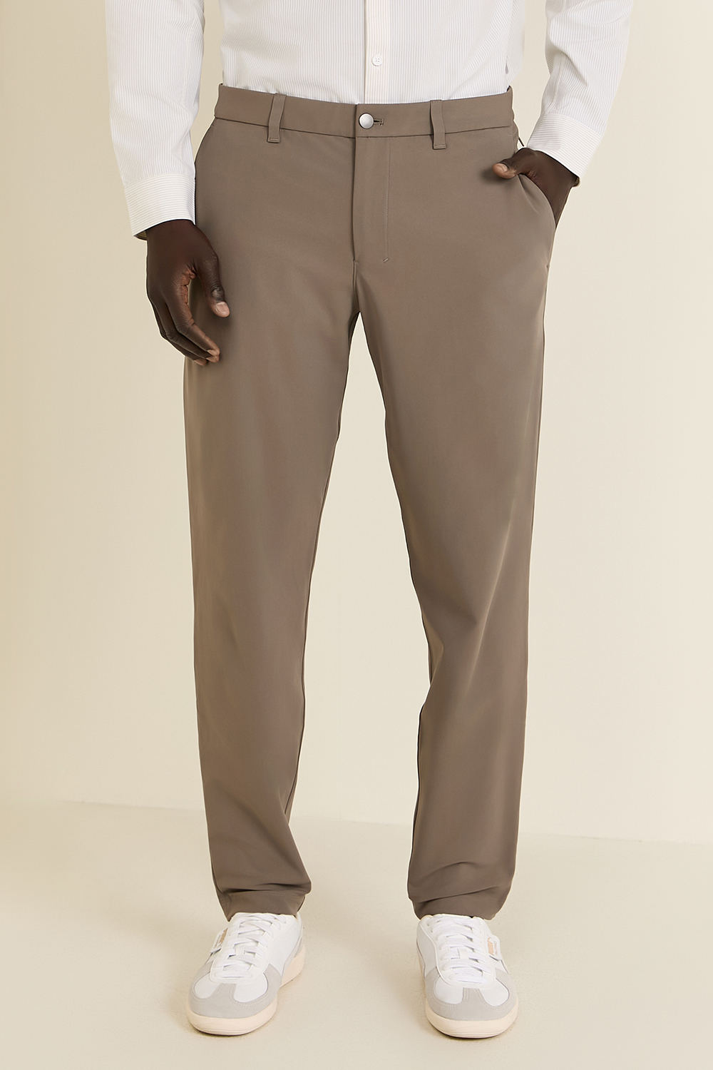 תמונת דוגמן קידמית של ABC Slim-Fit Trouser 32''L Warpstreme