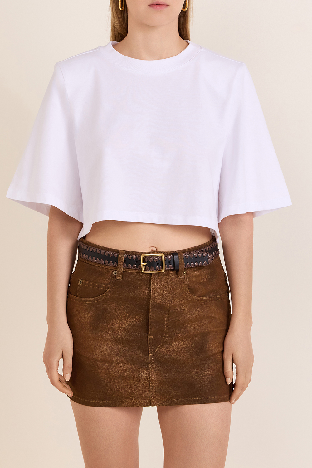 תמונת דוגמן קידמית של חולצת טי קרופ