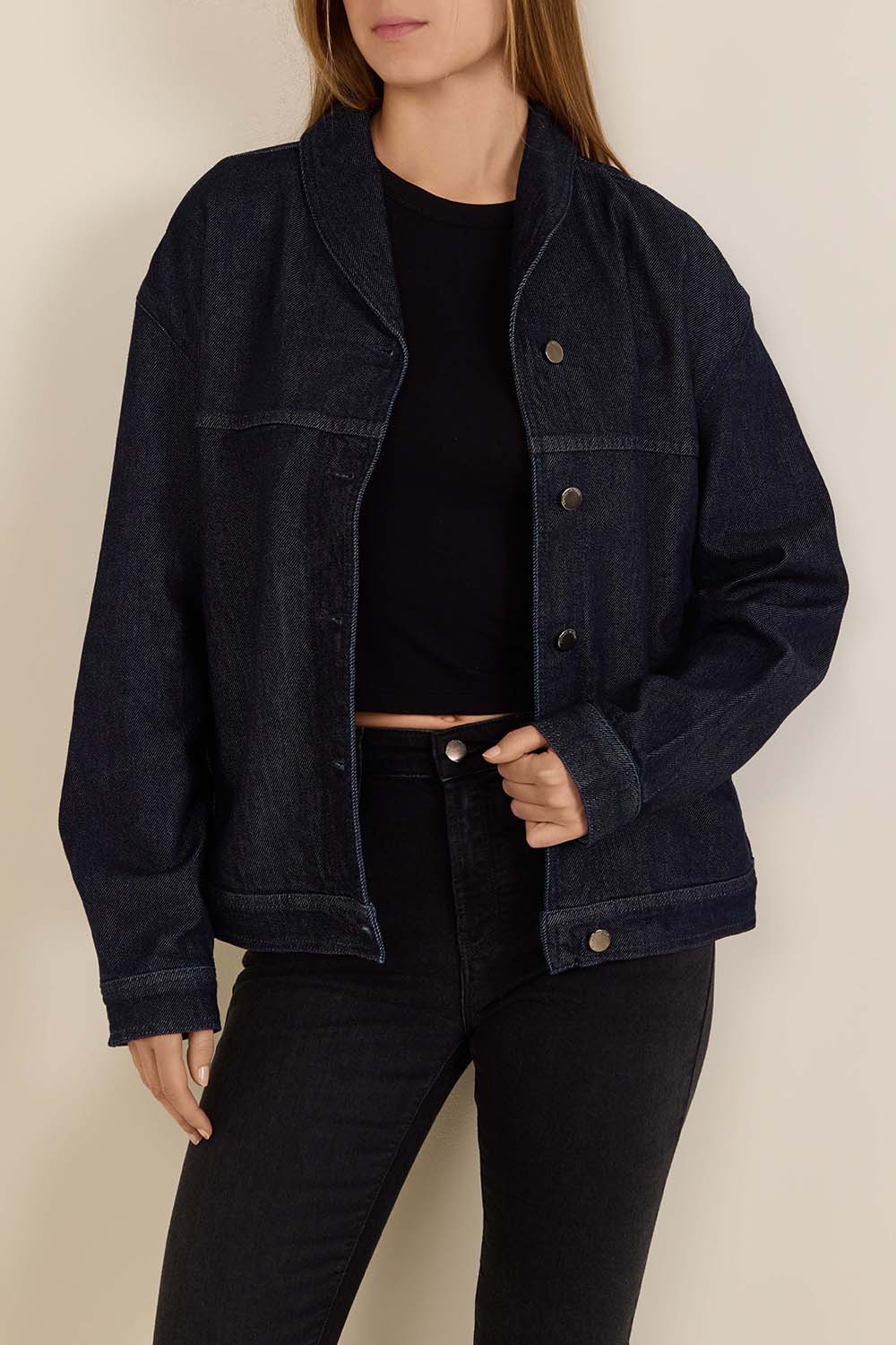 תמונת דוגמן קידמית של ז'קט ג'ינס