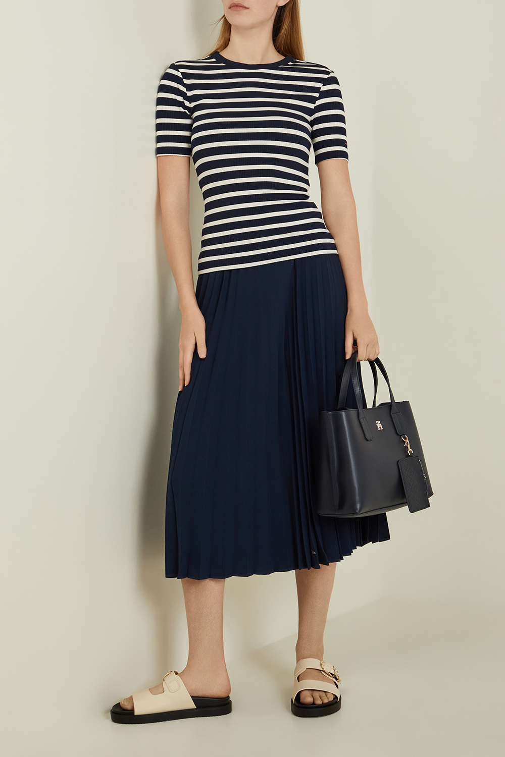 תמונת דוגמן קידמית של כפכפי מיולס