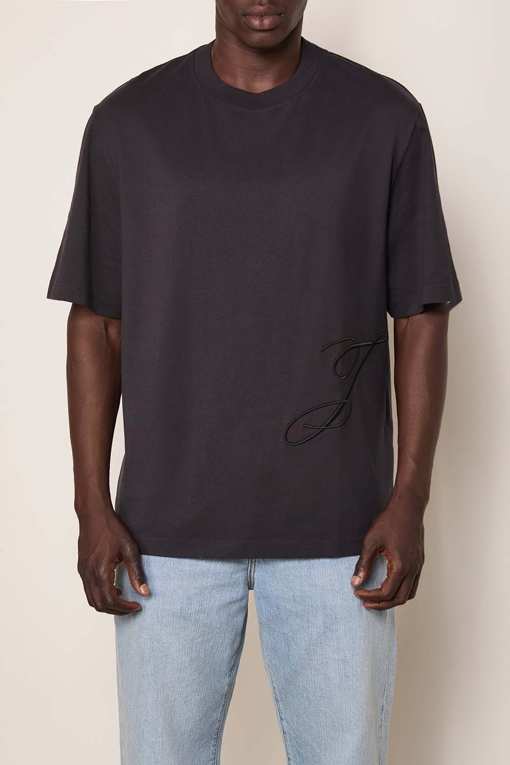 תמונת דוגמן קידמית של חולצת טי