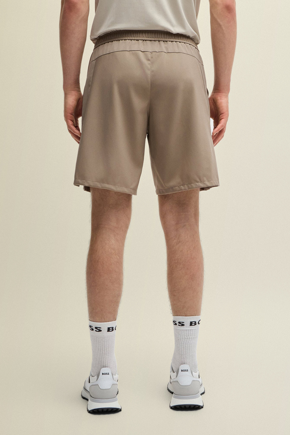 תמונת דוגמן אחורית של בוס X מתאו ברטיני מכנסיים קצרים