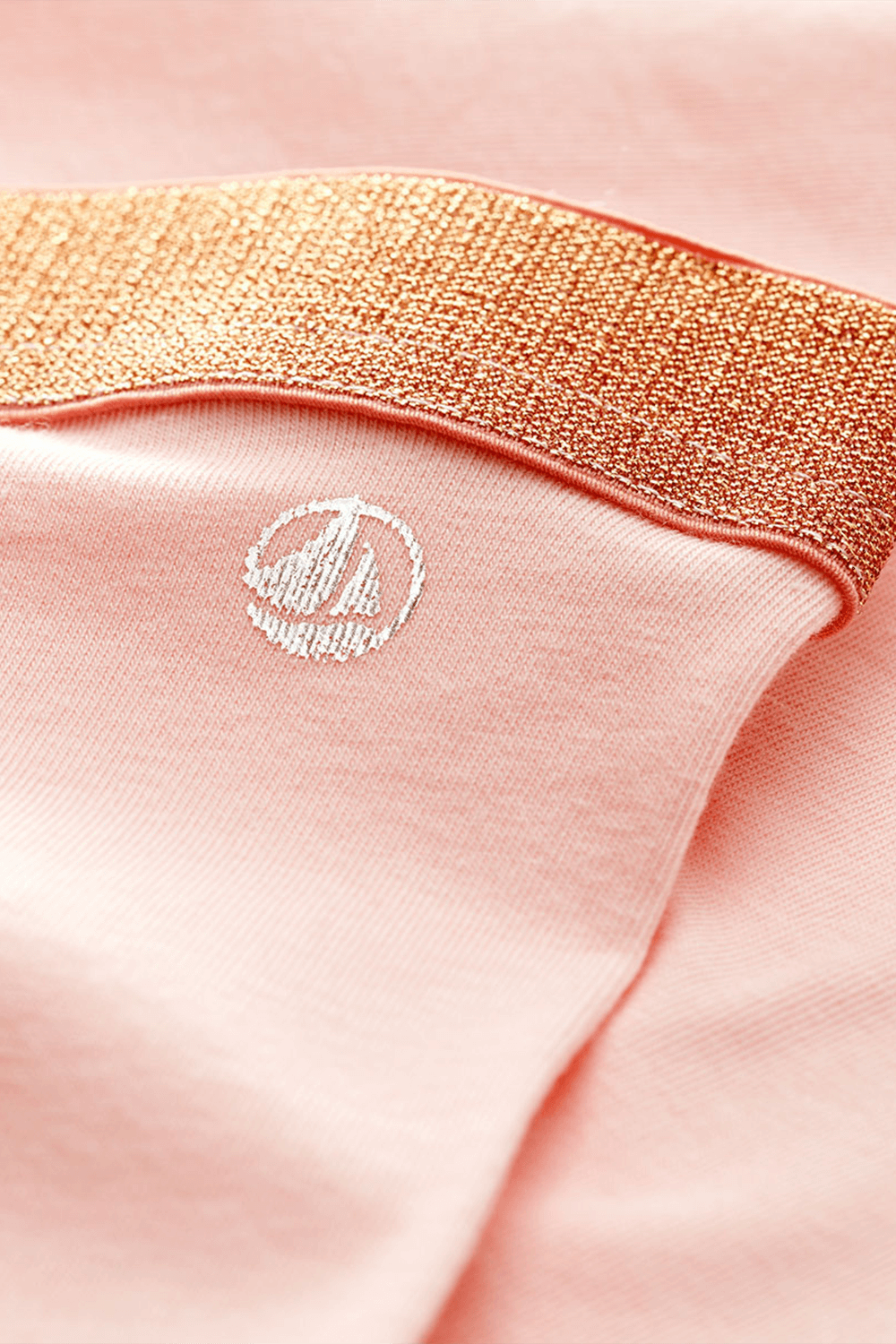 תמונת תקריב של גילאי 3-5 טייץ בורוד עם חגורת גומי ברוז גולד