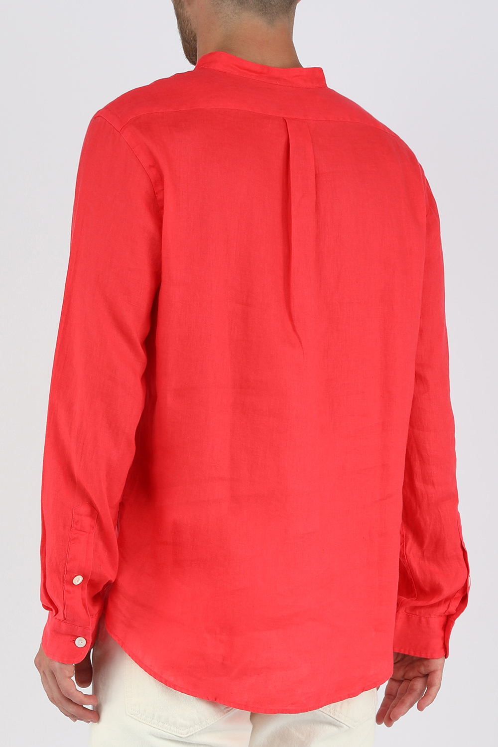 תמונת דוגמן אחורית של חולצת פשתן מכופתרת עם לוגו