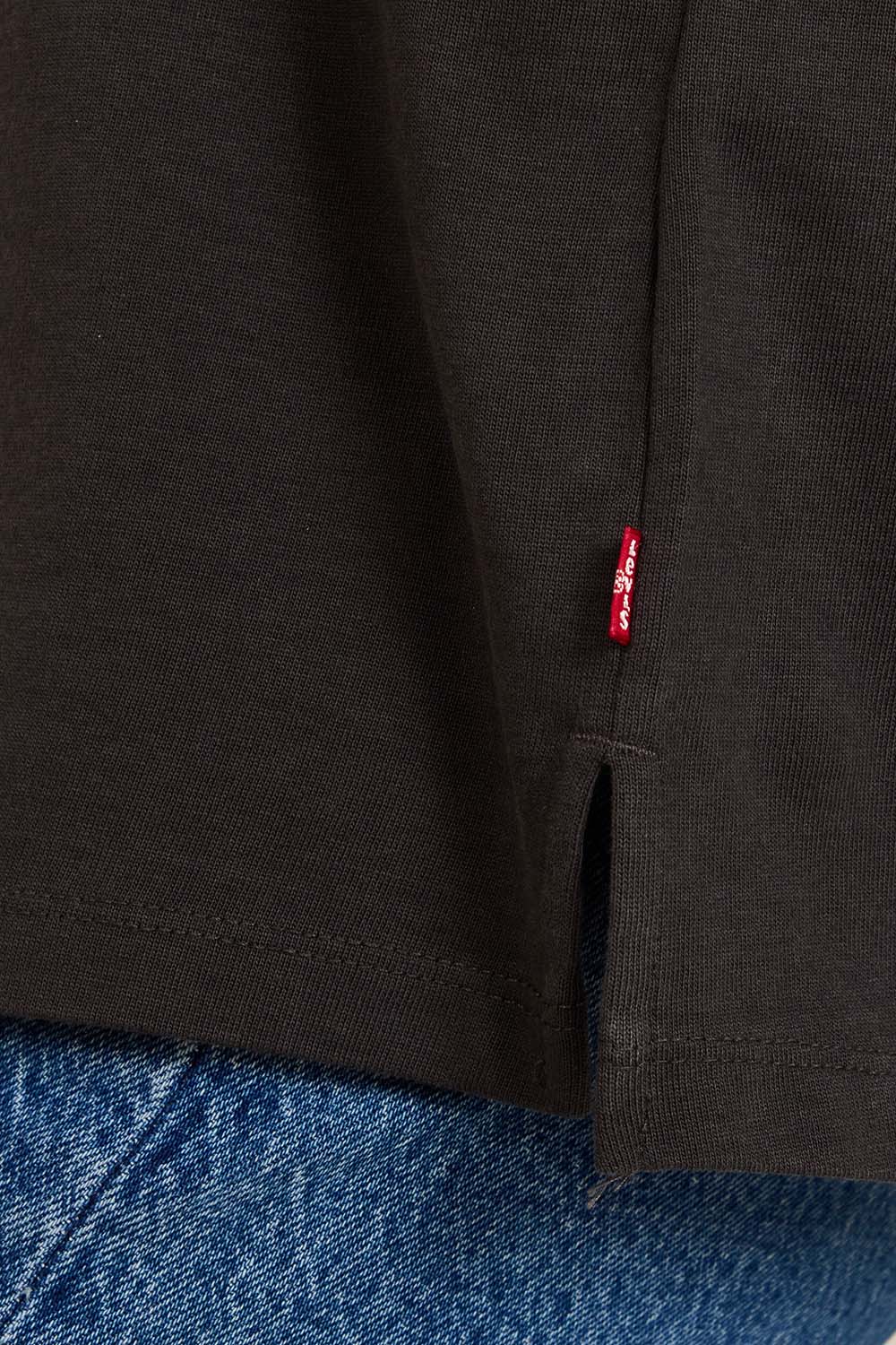 תמונת תקריב דוגמן של חולצת טי