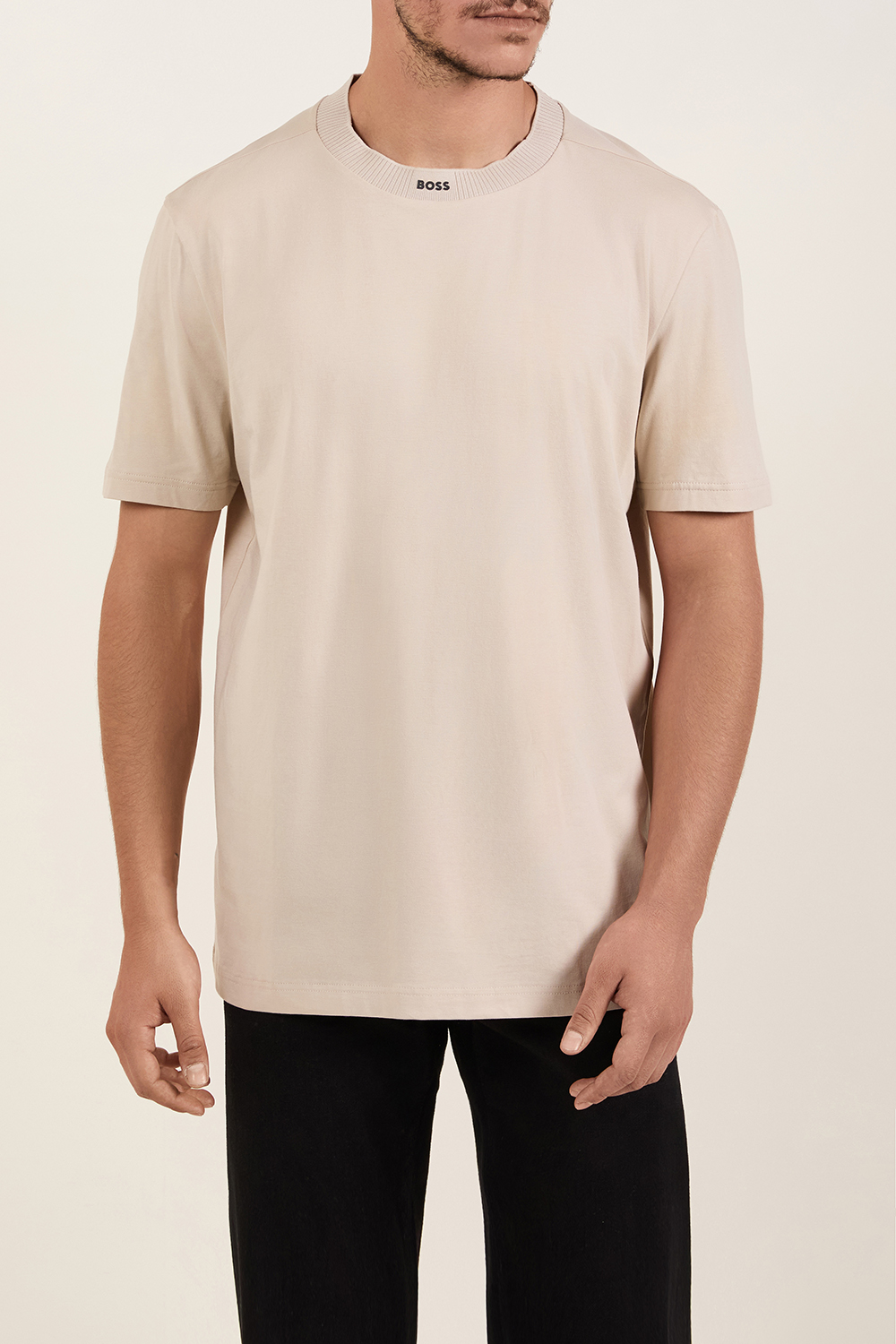 תמונת דוגמן קידמית של חולצת טי