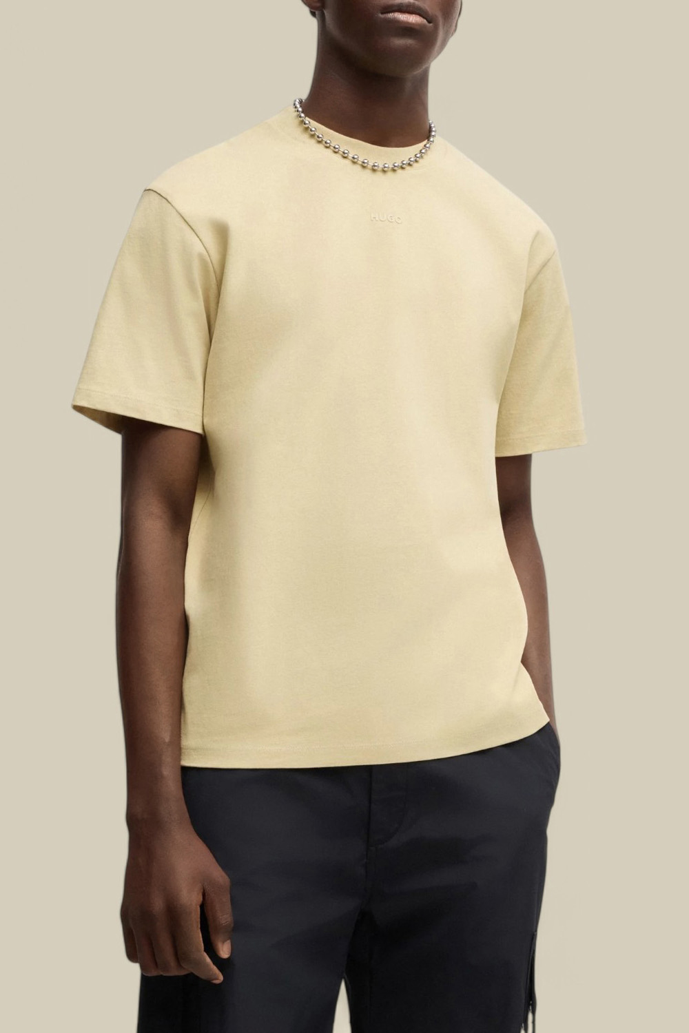 תמונת דוגמן קידמית של חולצת טי