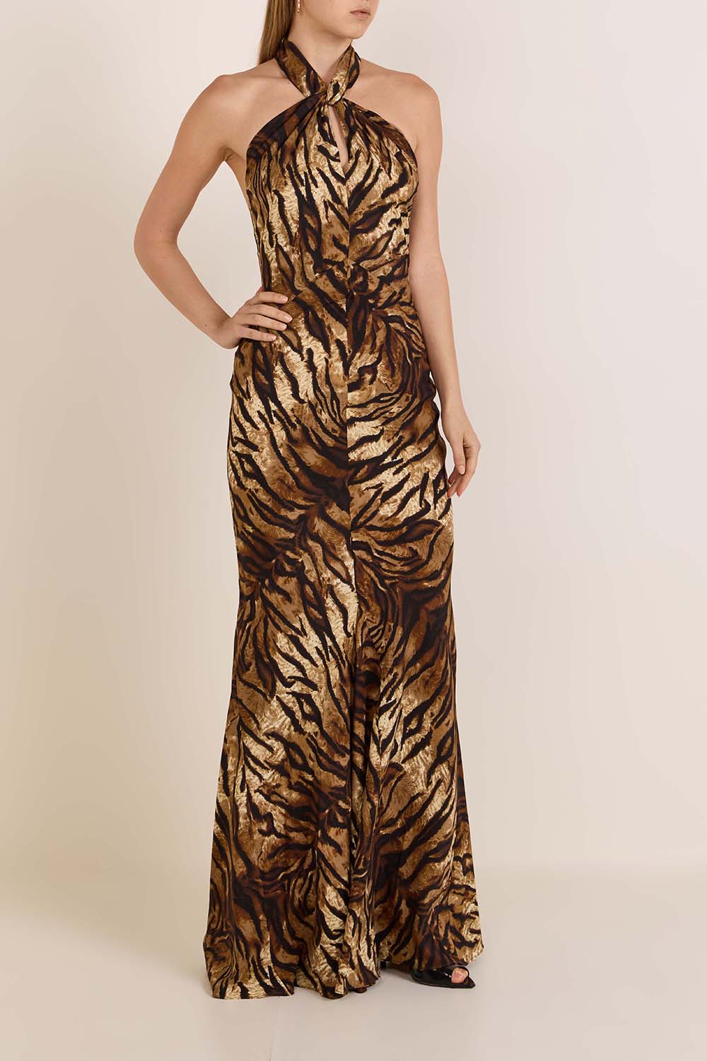 תמונת דוגמן קידמית של שמלת מקסי ממשי