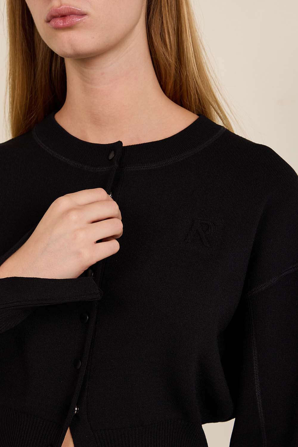 תמונת תקריב דוגמן של קרדיגן לואי