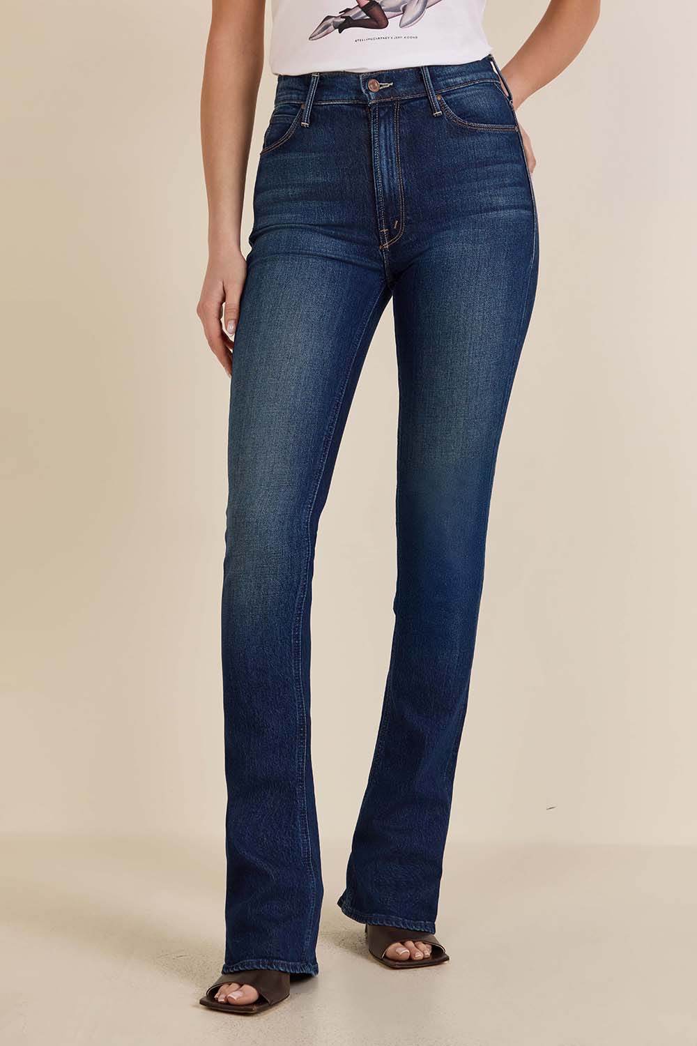 תמונת דוגמן קידמית של מכנסי ג'ינס סקיני בגזרה גבוהה