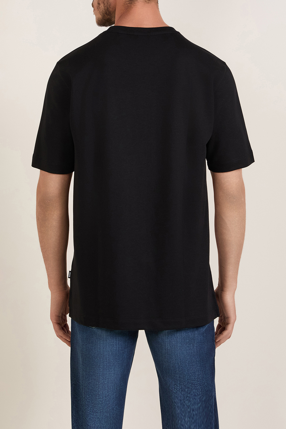 תמונת דוגמן אחורית של חולצת טי