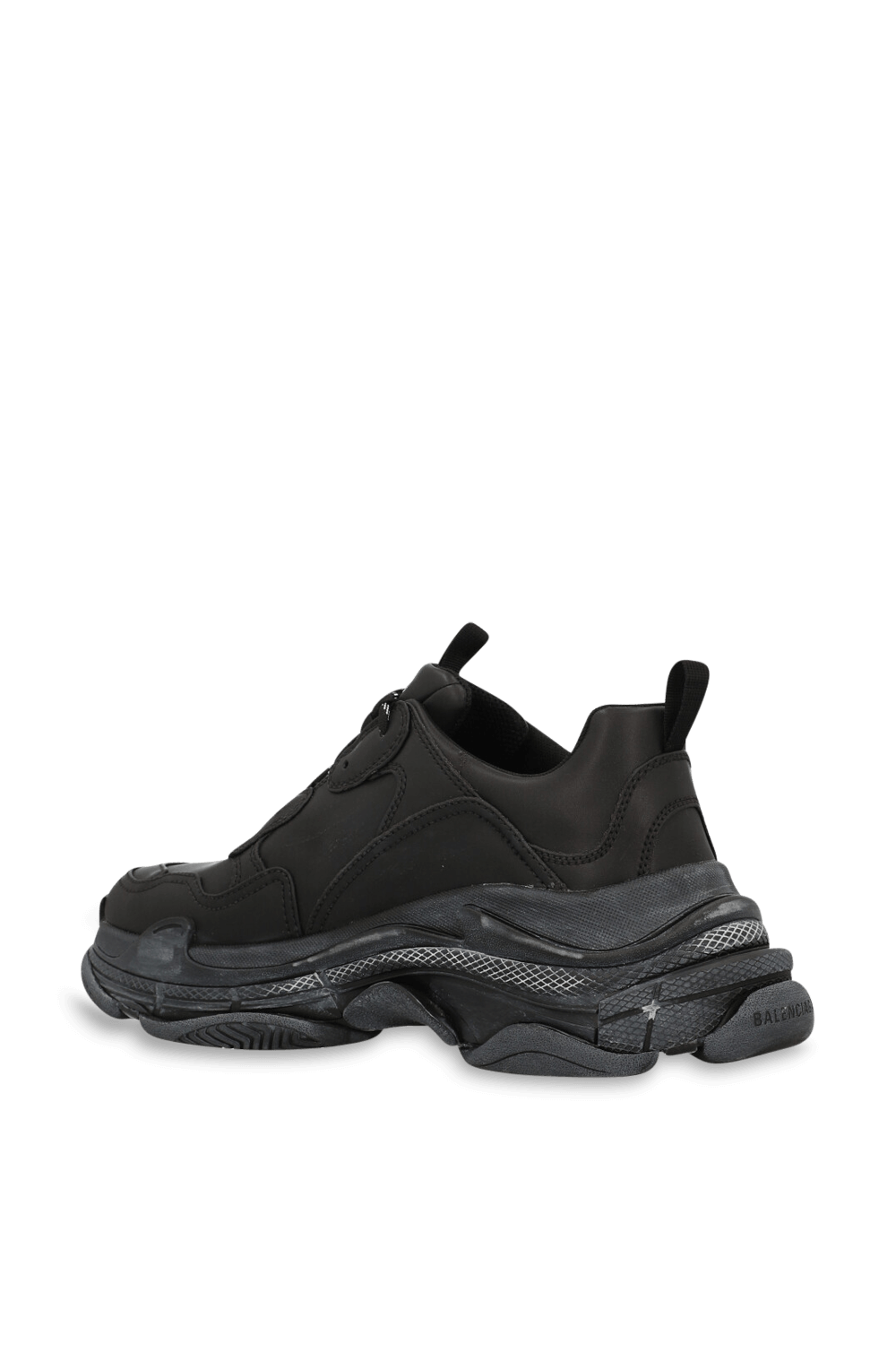 תמונה אחורית של נעלי סניקרס טריפל אס לוגו