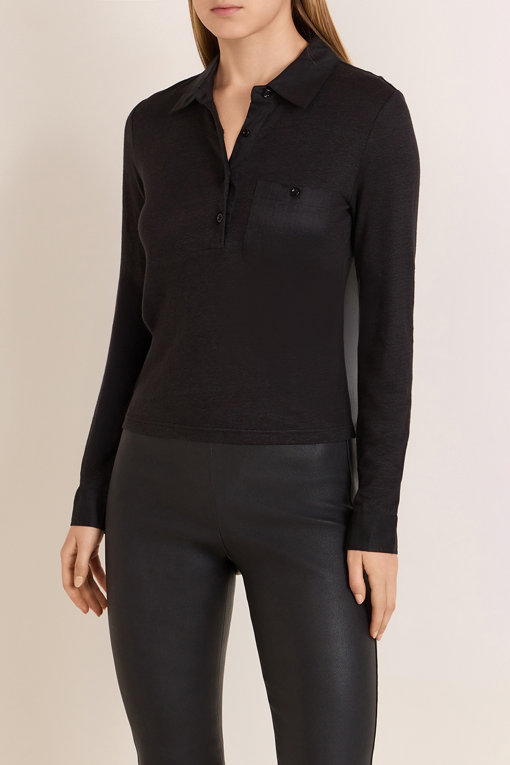 תמונת דוגמן קידמית של חולצת פולו מפשתן