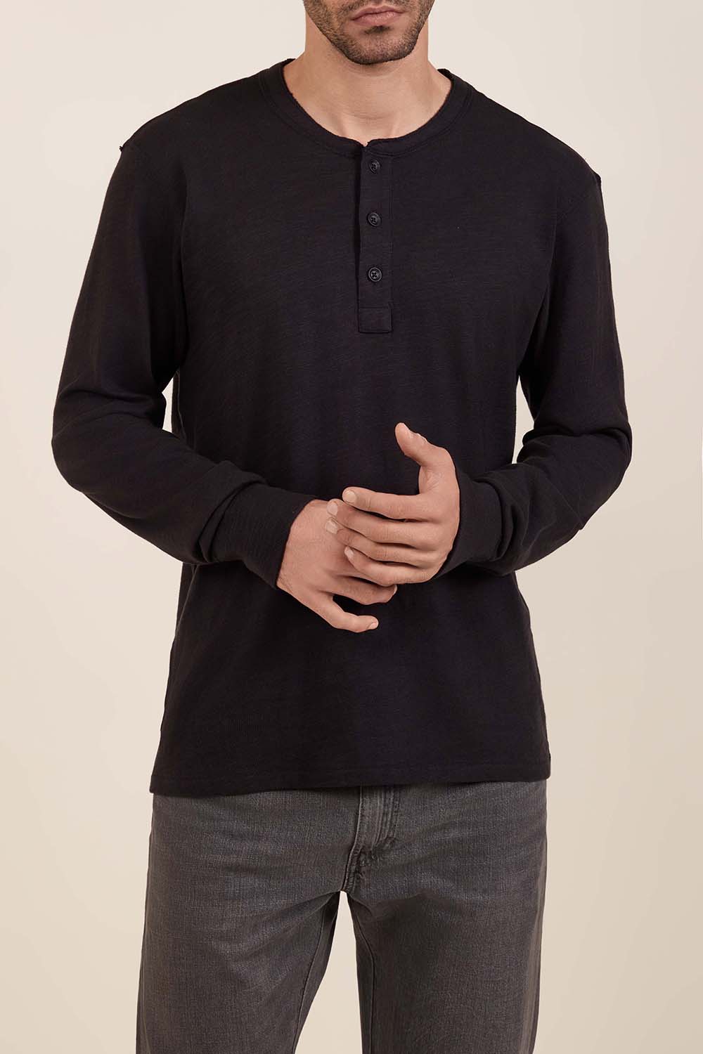 תמונת דוגמן קידמית של חולצת טי שרוול ארוך